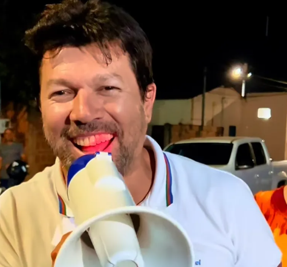 Imagem de compartilhamento para o artigo Prefeito Cleverson e Assessor são multados em 5 mil por campanha antecipada, diante hits de rede social da MS Todo dia